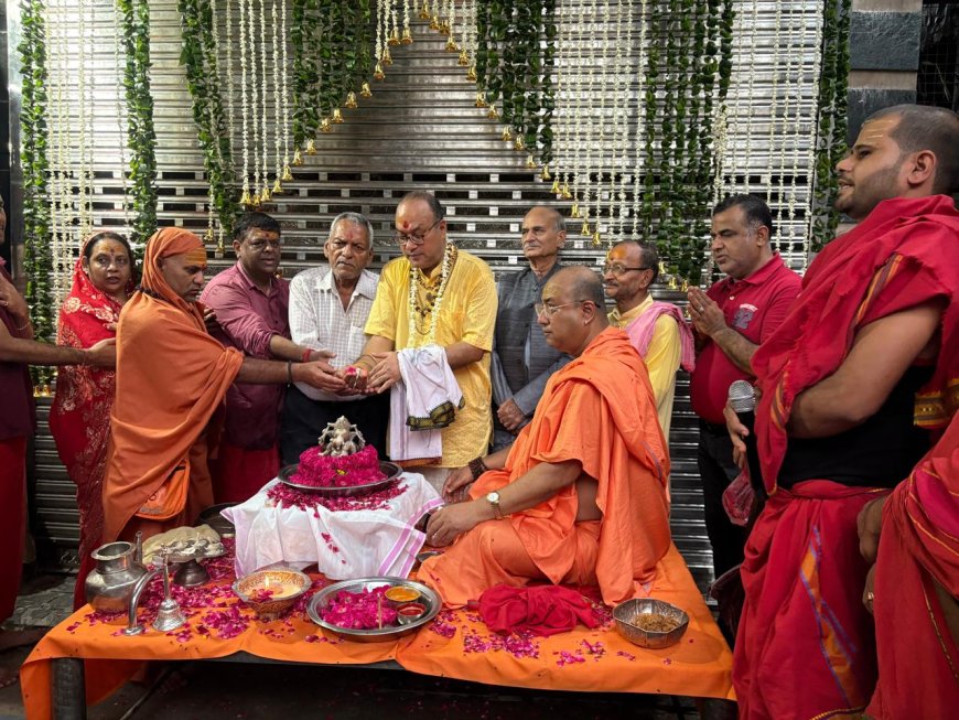 श्री मनःकामेश्वर धाम में श्रद्धा की दिव्यता से खिला रजत द्वार, शिव पंच चिन्हों से सुसज्जित अलौकिक कृति लोकार्पित