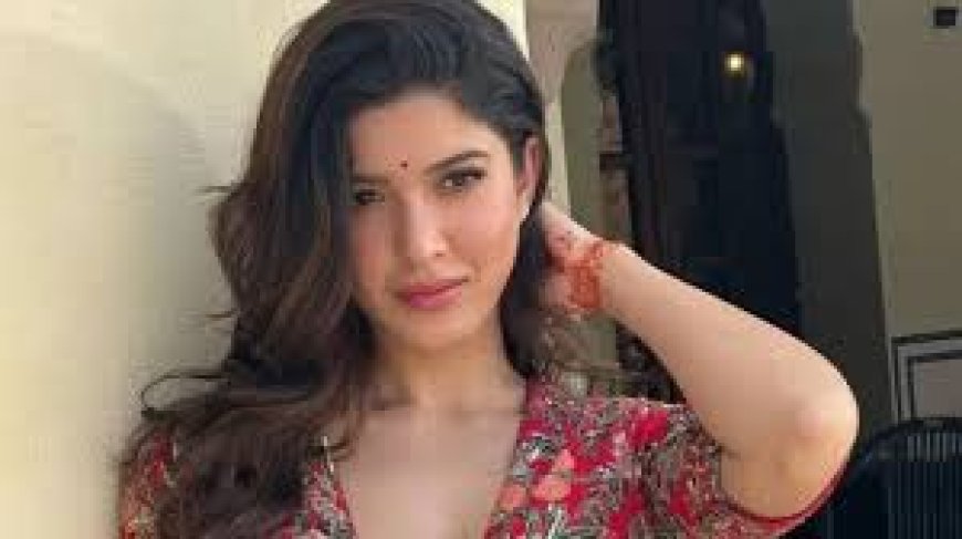 अपनी पहली फिल्म से ट्रोल हुईं शनाया कपूर