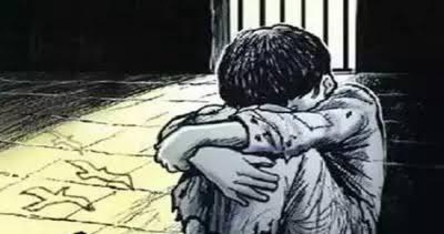 आगरा में आईफोन के लिए दो नाबालिगों ने लूटी थी व्यापारी की सौ ग्राम वजनी सोने की चेन, दोनों पकड़े गये