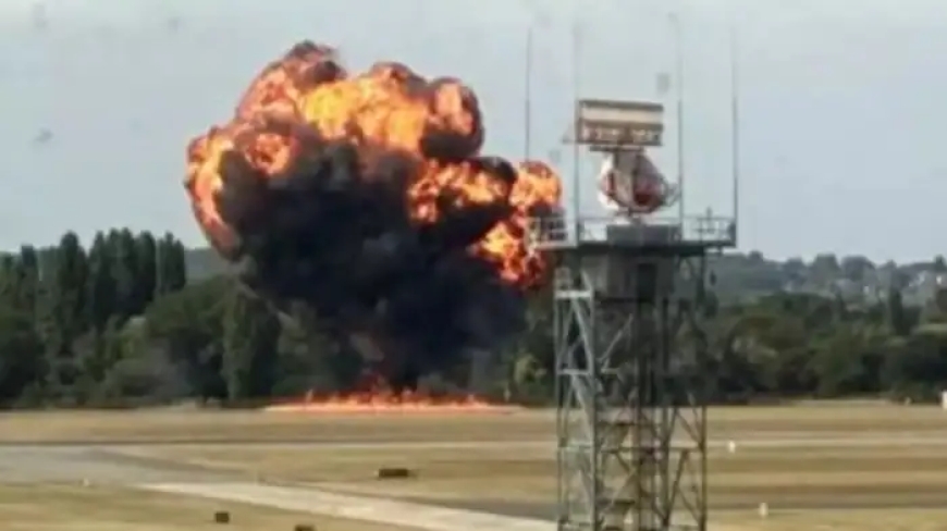 ब्रिटेन में विमान क्रैश, उड़ान भरते ही आग का गोला बन गया