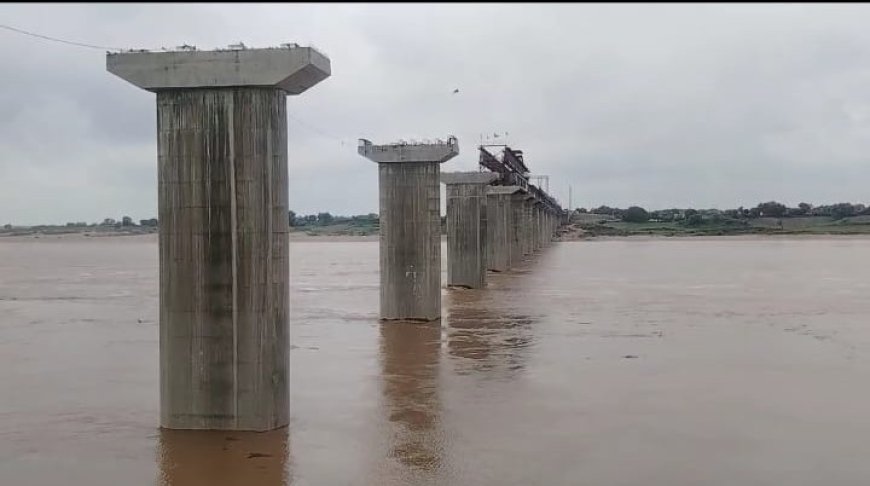 चंबल और उटंगन के जलस्तर में उफान से किसानों के बाजरा की फसल हुई जलमग्न