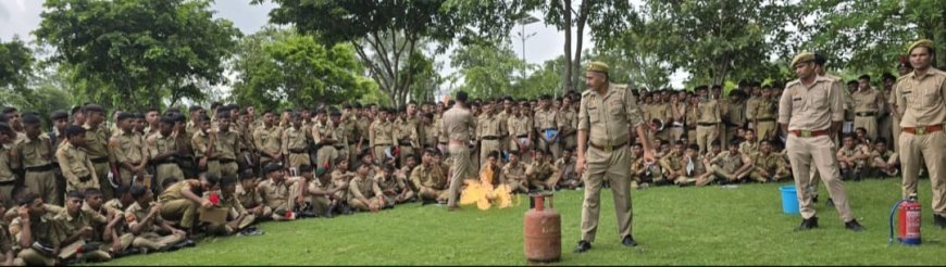 एनसीसी शिविर में कैडेट्स को फायर फाइटिंग डेमो से मिली जीवन रक्षा की प्रेरणा
