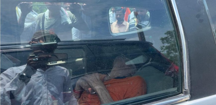 ताजमहल की चमक में छिप गई इंसानियत: बुजुर्ग को कार में कैद कर घूमने चले गए पर्यटक