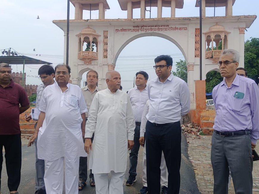रामलीला मैदान का निरीक्षणः डीएम ने मेट्रो अफसरों को लगाई फटकार, एक हफ्ते में सभी कार्य पूर्ण करें