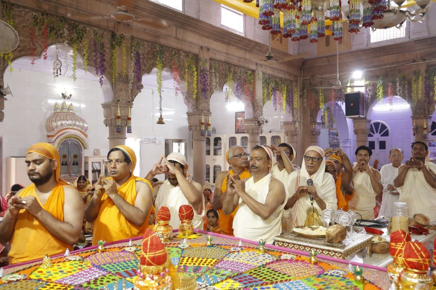 आगरा के गुदड़ी मंसूर खां जैन मंदिर में भक्तिभाव से चल रहा श्री शांतिनाथ महामंडल विधान
