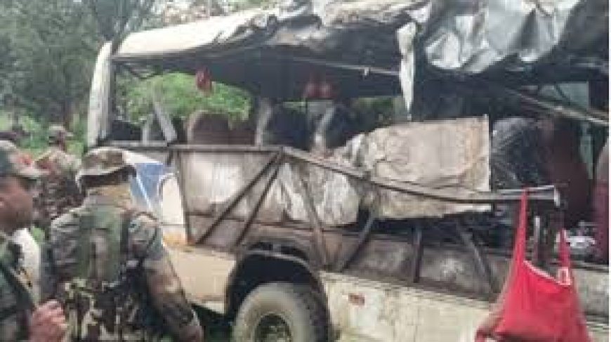 देवघर में बस और ट्रक में टक्कर, 18 श्रद्धालु मरे