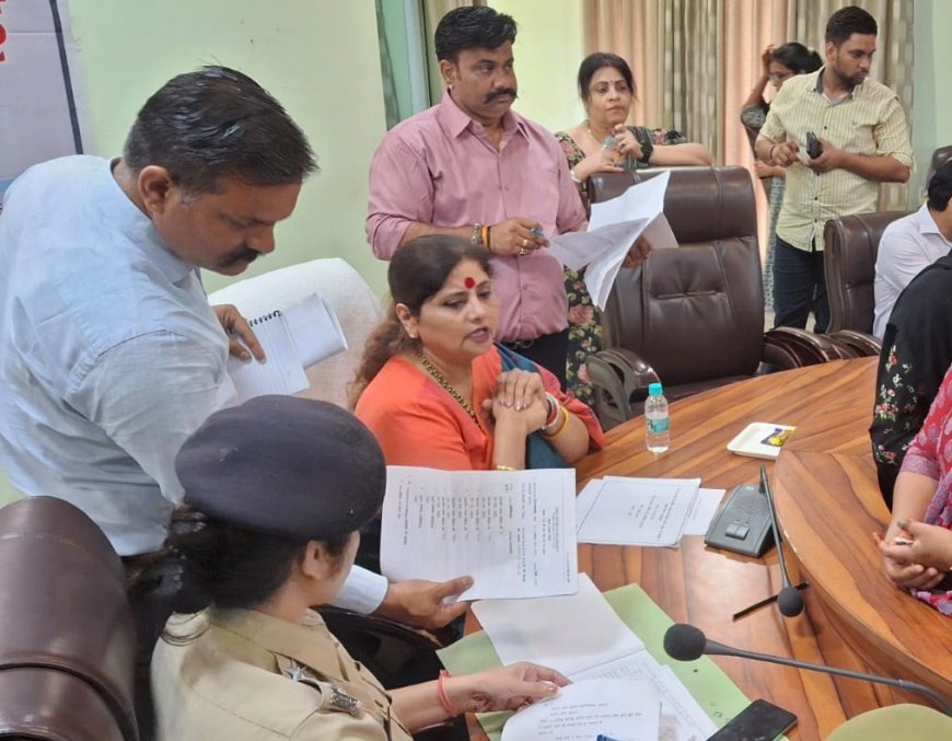 सपा सांसद डिंपल यादव पर मौलाना की अभद्र टिप्पणी पर महिला आयोग सख्त, नोटिस जारी