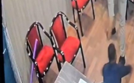 आगरा पुलिस की थर्ड डिग्री का लाइव सबूतः थाने में युवक को पटे से पीट रहा कांस्टेबल, वीडियो वायरल