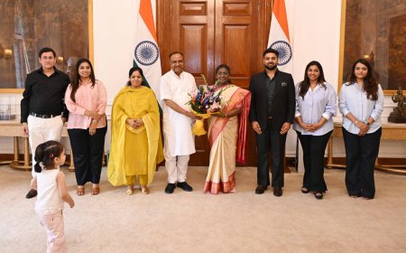 राज्यसभा सांसद नवीन जैन ने परिवार सहित राष्ट्रपति द्रौपदी मुर्मु से की शिष्टाचार भेंट