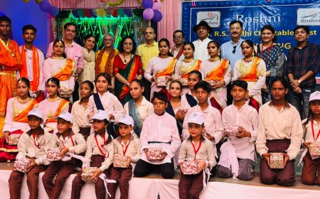 रोशनी ट्रस्ट ने एक पहल में 50 छात्राओं को दी छात्रवृत्ति, तीन लाख से बढ़ेगी पढ़ाई की रौशनी