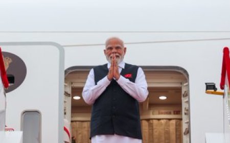 सात साल बाद चीन पहुंचे पीएम मोदी का रेड कारपेट पर ग्रैंड वेलकम
