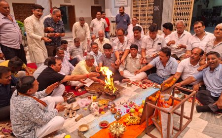 आगरा व्यापार मंडल ने रक्तदान शिविर के लिए किया हवन, कल बनेगा रक्तदान का रिकॊर्ड