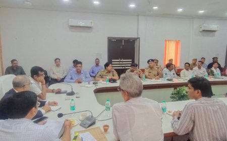 आगरा में अब 15 विभाग मिलकर करेंगे नकली दवाओं के नेटवर्क पर प्रहार, डीएम सख्त