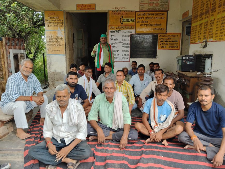 आगरा में कुकथला बिजलीघर पर ग्रामीणों का एक घंटे तक रहा कब्जा, धरना जारी