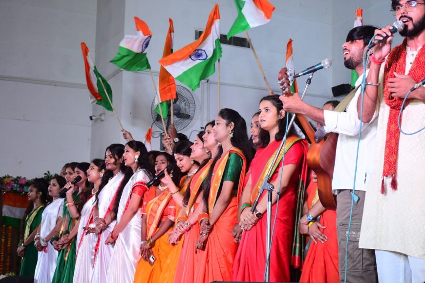 विवि छात्रों के देशभक्ति के गीतों से गूंजा जेपी सभागार, हर घर तिरंगा कार्यक्रम में भरा जोश