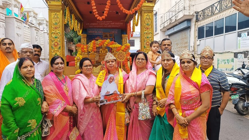अयोध्या से निकला भगवान ऋषभदेव तीर्थ प्रभावना रथ आगरा पहुंचा, जैन मंदिर में भव्य स्वागत