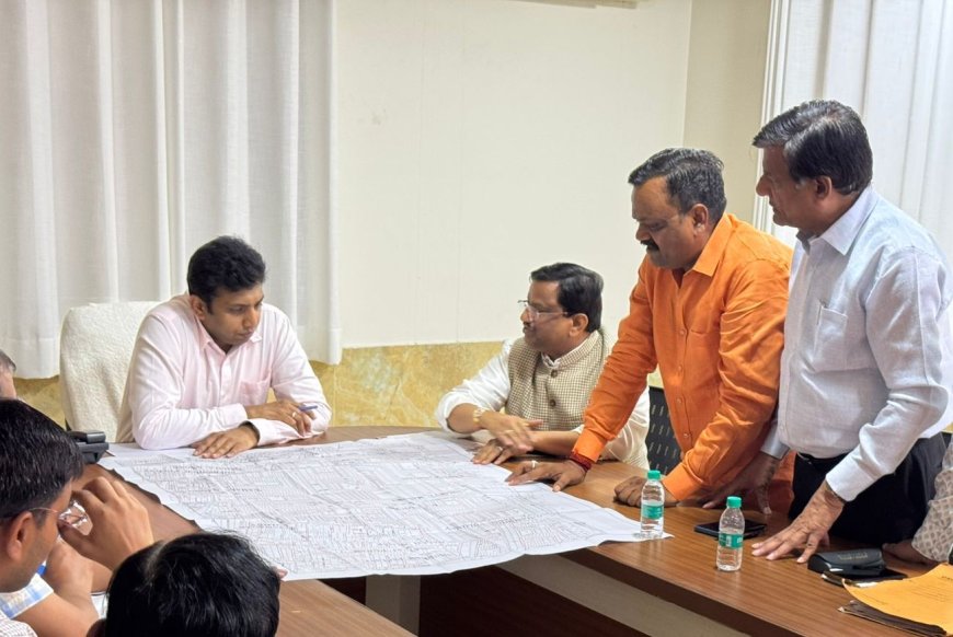 सुरक्षा व्यवस्था और विकास कार्यों के लिए डीएम से मिले जनकपुरी कमेटी के पदाधिकारी