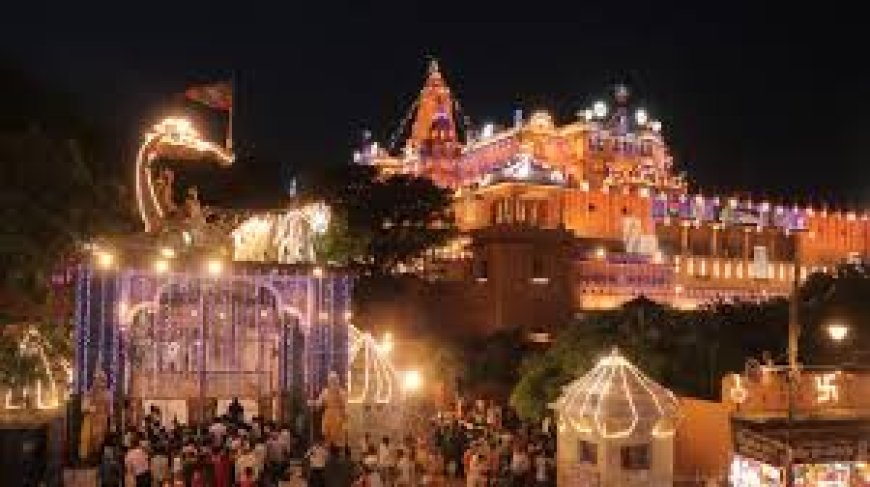 मथुरा के कारागार में जन्मे कान्हा, श्रद्धालु भाव-विभोर