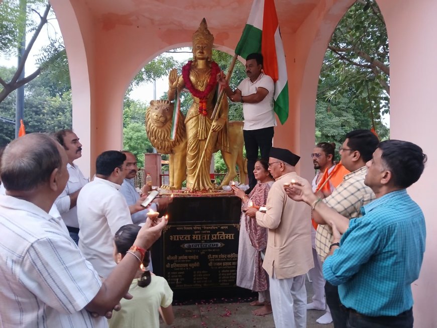 आगरा में दीवानी चौराहे पर भारत माता की आरती में गूंजा राष्ट्रभक्ति का संदेश, केलकर शामिल हुए