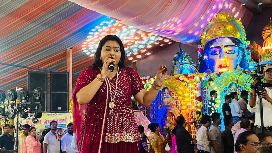 आगरा के जनक पार्क में एक शाम बांके बिहारी के नाम : भजन संध्या में झूमे श्रद्धालु