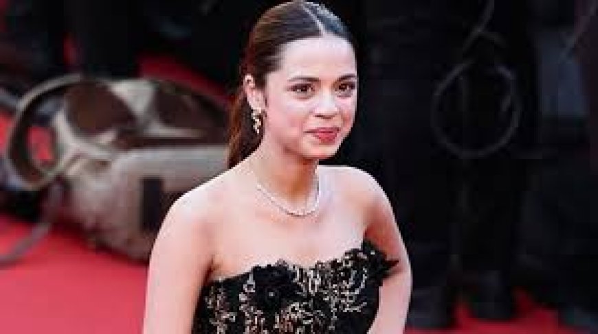 अभिनेत्री नितांशी पर चढ़ा ग्लैमर का खुमार, कुछ तस्वीरें सोशल मीडिया पर कीं शेयर