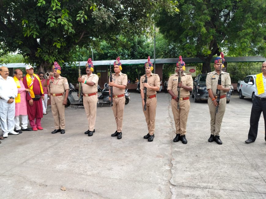 आगरा में 28 वर्षों से इंसानियत की मिसाल : अज्ञात मृतकों की अस्थियों का संरक्षण और गंगा विसर्जन   