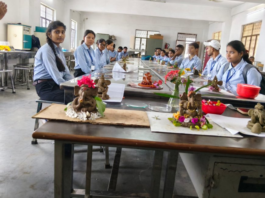 आगरा कॉलेज में इको-फ्रेंडली गणेश प्रतिमा निर्माण प्रतियोगिता, विद्यार्थियों ने दिया ग्रीन मैसेज