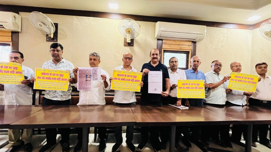 राजामंडी के दुकानदारों का फूटा गुस्सा : पटटा निरस्त होने पर भी वसूली के खिलाफ मोर्चा