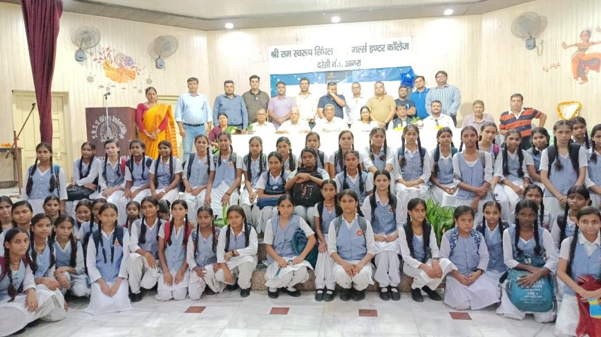 लायन्स क्लब आइडियल ने रामस्वरूप कॊलेज में 35 टेबल और इतनी ही चेयर उपलब्ध कराईं   