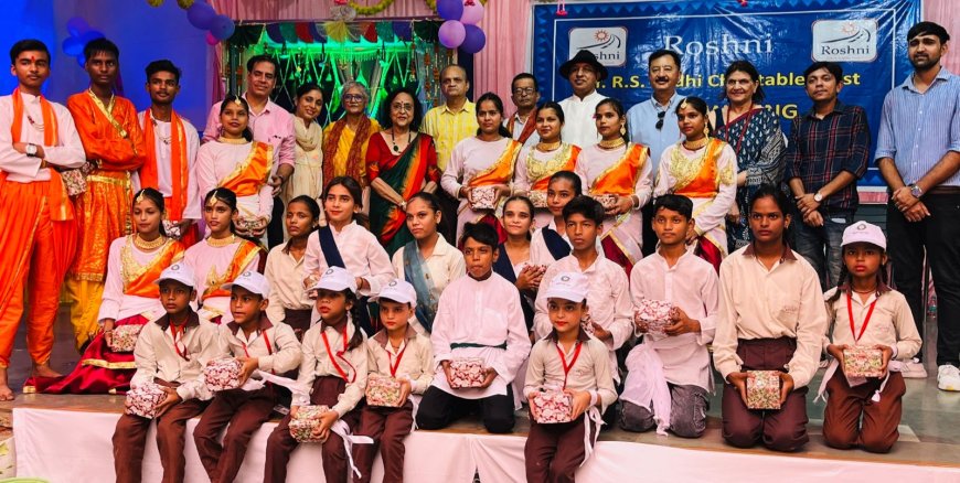 रोशनी ट्रस्ट ने एक पहल में 50 छात्राओं को दी छात्रवृत्ति, तीन लाख से बढ़ेगी पढ़ाई की रौशनी