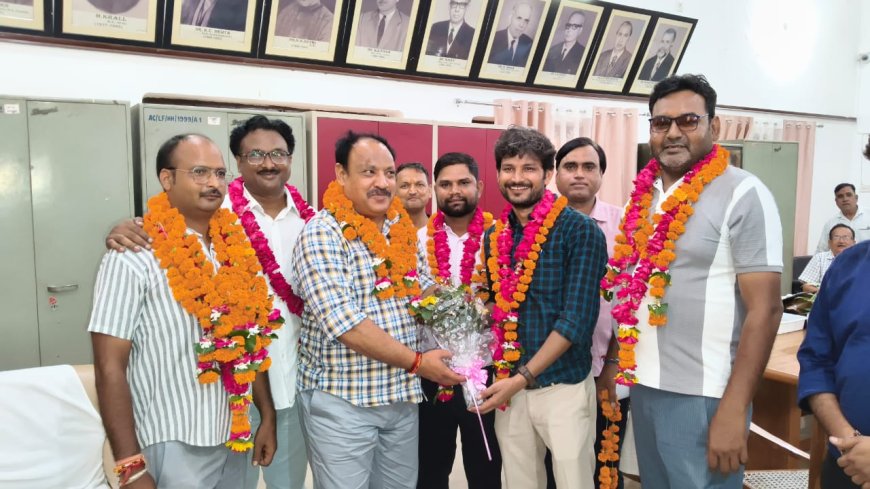 आगरा कॉलेज कर्मचारी परिषद चुनाव: जितेंद्र सिंह अध्यक्ष और गौरव शर्मा सचिव चुने गए