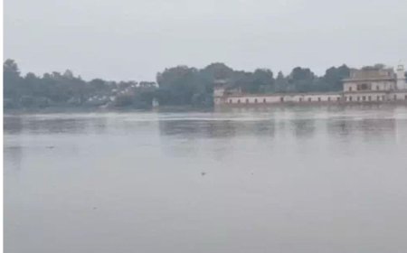 यमुना फिर उफान पर: खतरे के निशान से ऊपर पहुंचा जलस्तर, आगरा में कई घाट डूबे, गांवों में अलर्ट