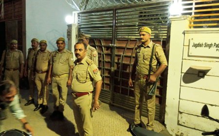 घर पर फायरिंग के बाद दिशा पाटनी के पिता ने मांगा शस्त्र लाइसेंस, तलाश में छह पुलिस टीमें