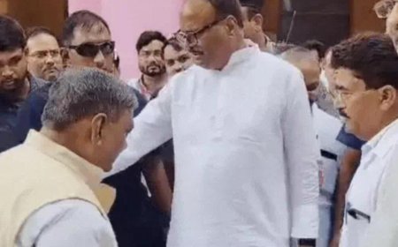 डिप्टी सीएम ब्रजेश पाठक ने जिला अस्पताल के निरीक्षण में मरीजों से की बात, गंदगी पर नाराजगी