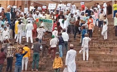 कानपुर में मुस्लिम युवकों पर एफआईआर के खिलाफ फतेहपुर सीकरी में विरोध प्रदर्शन