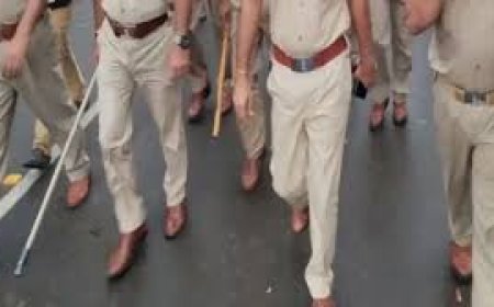 यूपी में पशु तस्करी पर एक्शन, लापरवाही में 2 इंस्पेक्टर समेत 24 पुलिसवाले लाइन हाजिर