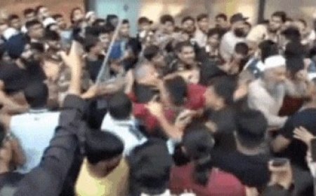 iPhone 17 का क्रेज: पितृ पक्ष की मान्यताएं तोड़ युवाओं ने दिखाई दीवानगी, स्टोर्स पर मारामारी