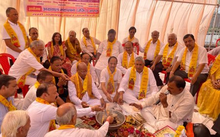 आगरा में महाराजा अग्रसेन जयंती पर हवन-पूजन और जयकारों से गूंजा मदिया कटरा तिराहा