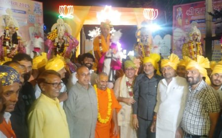आगरा में भव्य राम बारात, झांकियों और पुष्पवर्षा से गूंजा मनकामेश्वर महोत्सव