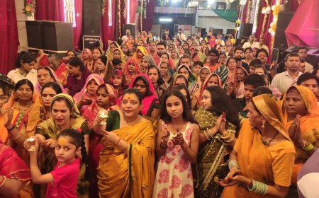 तोता का ताल स्थित दुर्गा पंडाल में मां दुर्गा और महाकाल के जयकारों से गूंजा वातावरण