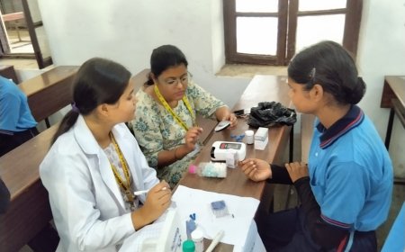 आगरा कॉलेज में सर्वाइकल व ब्रेस्ट कैंसर से बचाव का छात्राओं को मिला मंत्र