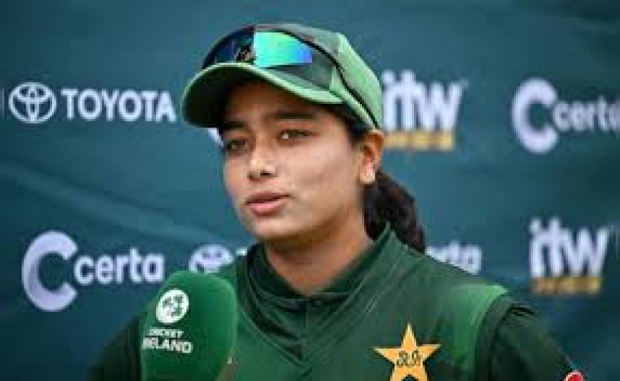 पाक महिला कप्तान फातिमा सना का हीरो हैं धोनी