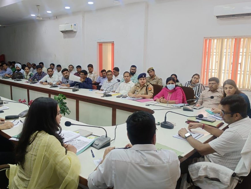 आगरा में डीएम ने की नदियों को बचाने की पहलः गंगा ग्राम और ग्रीन चौपाल अभियान