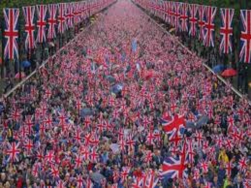 ब्रिटेन में प्रवासी विरोधी प्रदर्शन, लंदन की सड़कों पर उतरे एक लाख से ज्यादा लोग