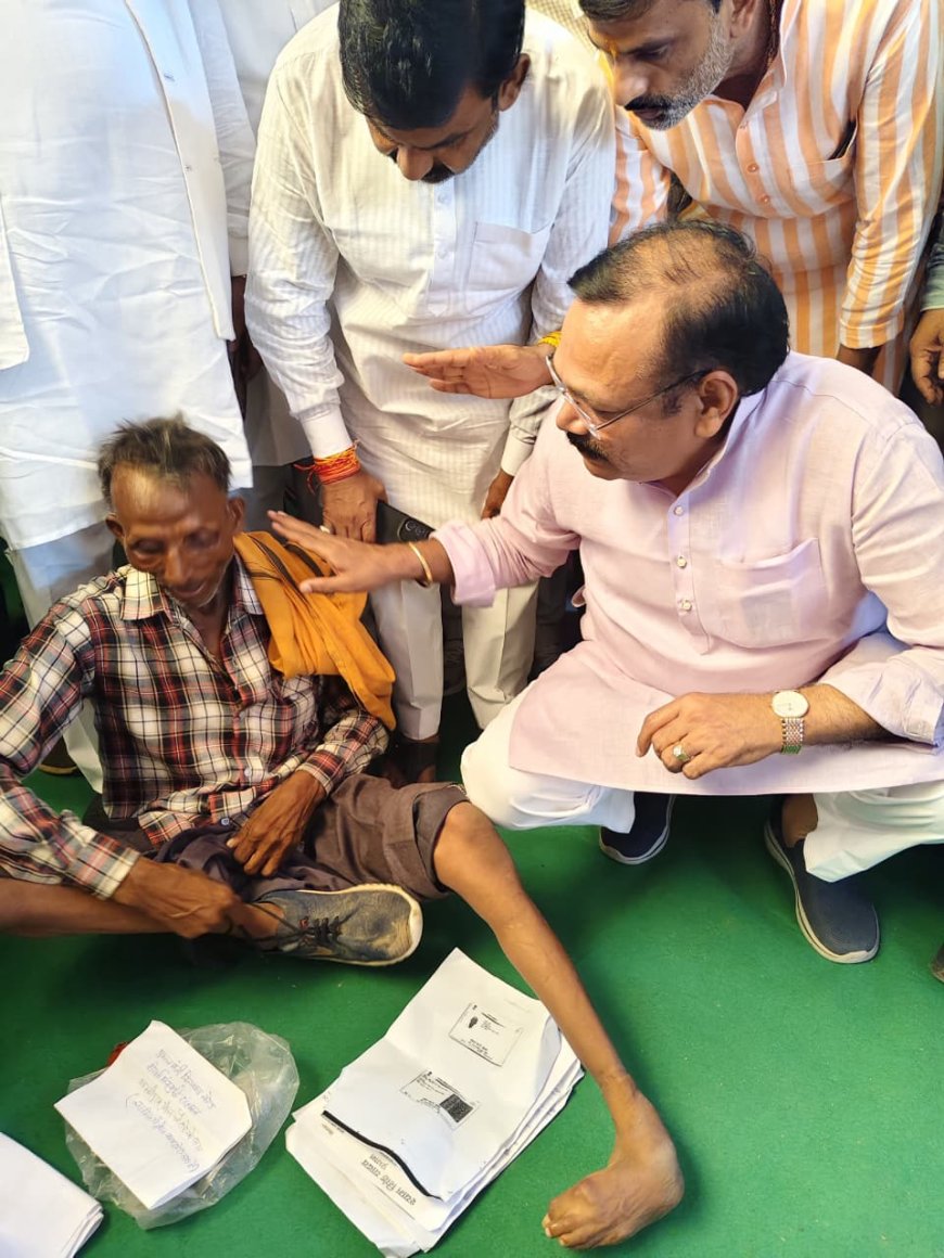 बाह में चौपाल : सांसद चाहर का जन संवाद, पीएम के 75वें बर्थडे पर 75 किसानों को बीमा का तोहफा