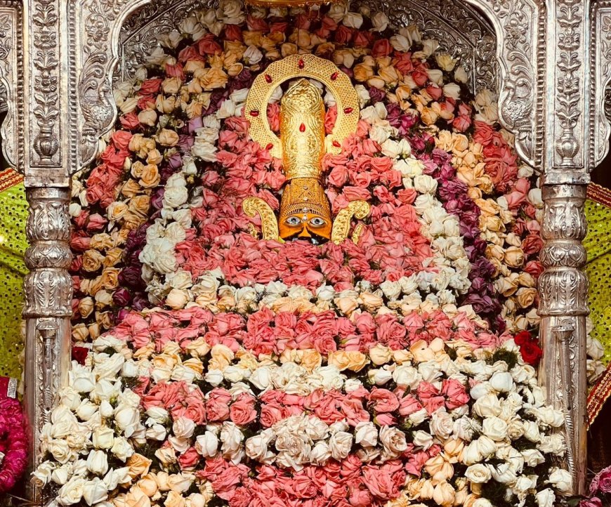 इंदिरा एकादशी पर आगरा के खाटू श्याम जी दरबार में भक्ति और पुष्प सज्जा का अनूठा संगम