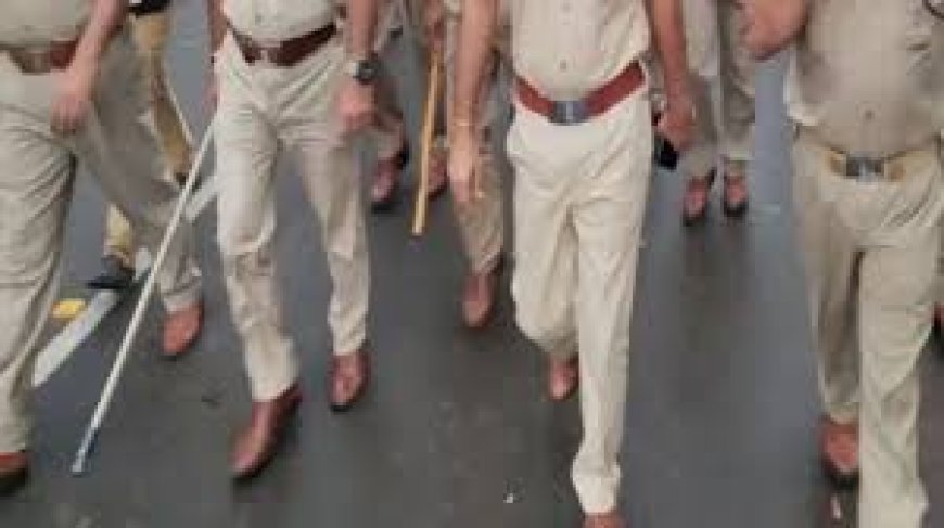 यूपी में पशु तस्करी पर एक्शन, लापरवाही में 2 इंस्पेक्टर समेत 24 पुलिसवाले लाइन हाजिर