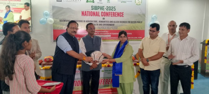 आगरा कॊलेज की अंजलि वर्मा को मिला बेस्ट रिसर्च स्कॉलर अवॉर्ड