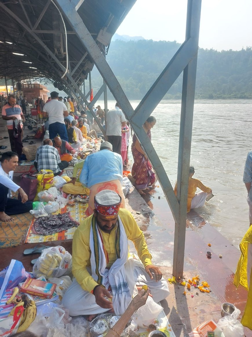 सर्वपितृ अमावस्या पर हजारों श्रद्धालुओं ने गंगा तट पर किया तर्पण-पिंडदान, विदा हुए पितृ