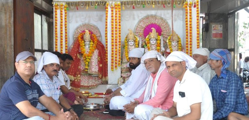 शिवाजी मार्केट एसोसिएशन ने अखंड ज्योत प्रज्ज्वलित कर की शारदीय नवरात्र की शुरुआत